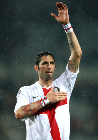 图卢兹加纳国脚阿布-弗朗西斯友谊赛重伤，法甲官方送上祝福（友谊赛重伤！图卢兹加纳国脚阿布-弗朗西斯获法甲官方慰问）