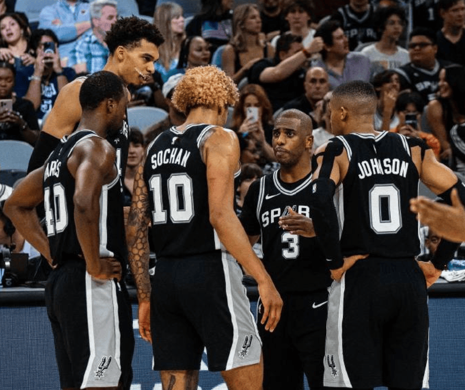 李霄鹏：希望球队能发挥出应有水平，明天奉献一场精彩的比赛（李霄鹏：期待球队发挥本色，明日奉献精彩一战）