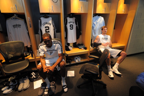 恩比德与乔治的薪资之高引人注目（恩比德与乔治的高额薪资备受瞩目）