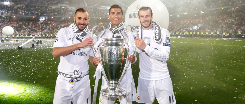 篮球赛场上的经典瞬间：保罗·乔治抢断反击（球场经典一刻：保罗·乔治抢断后迅猛反击）