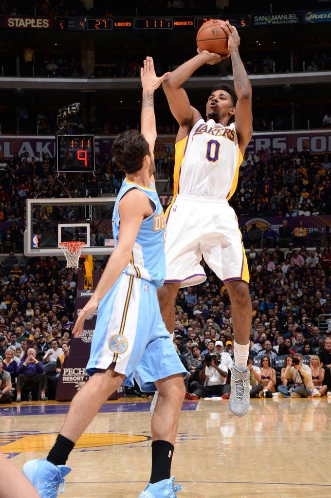 保诺维奇：斯坦科维奇是个了不起的小伙子，为他们父子开心（保诺维奇：斯坦科维奇这小伙真出色，为父子俩感到欣喜）