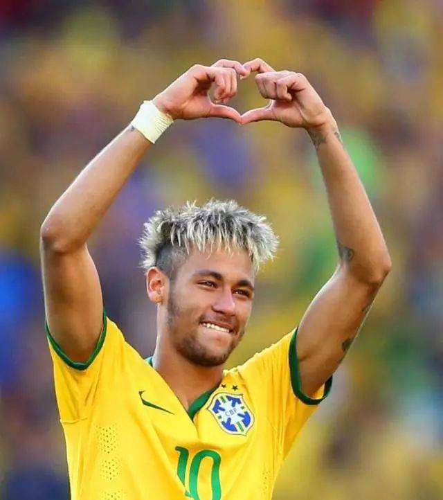 力压贝林、费尔明等4人，莫莱罗蝉联西甲月最佳U23球员（压过贝林、费尔明等四人，莫莱罗连庄西甲月度U23最佳）