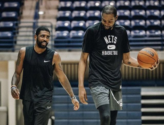 NBA球员专访：詹姆斯谈季后赛目标,（专访NBA球星詹姆斯：畅谈季后赛目标）