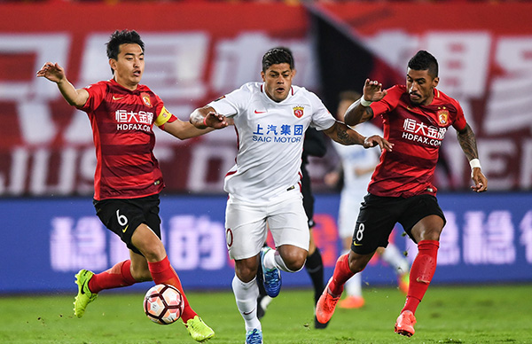 球星全场节奏掌控大师级表现（巨星全场主导节奏尽显大师风范）