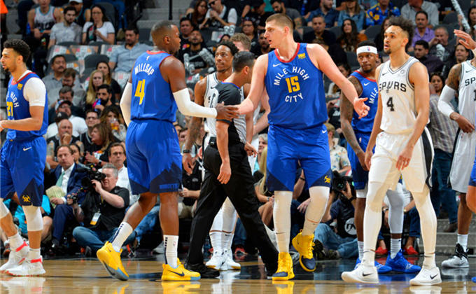 德甲前瞻：拜仁终结连胜后盼回正轨，弗赖堡近13战仅输1场（德甲前瞻：拜仁连胜止步力求反弹，弗赖堡近13战仅负一场）