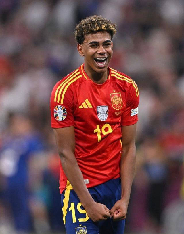 天助拜仁：3-1大冷门,26岁韩国球星闪耀欧洲,德甲第12掀翻德甲第2（德甲爆冷！第12名3-1掀翻次席，26岁韩国球星闪耀欧洲，拜仁得利）