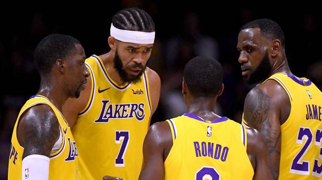 阿根廷队训练吸引20085名球迷观看，梅西获赠埃尔切10号球衣（阿根廷队训练课吸引20085名球迷到场，梅西获赠埃尔切10号战袍）