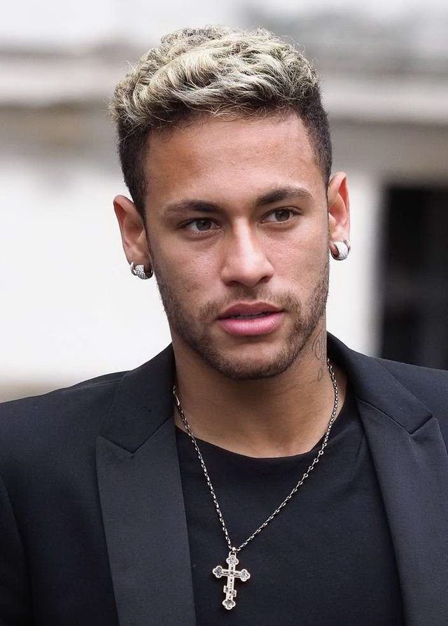 西甲：皇马客场2-2战平比利亚雷亚尔（西甲：皇马做客与比利亚雷亚尔2-2握手言和）