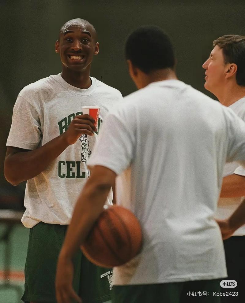 C罗姐姐：批评C罗去白宫的人真是伪君子，他扛了葡萄牙20年（C罗姐姐回怼：指责C罗赴白宫者皆为伪君子，他已扛起葡萄牙20年）