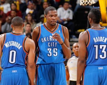 世体：亚马尔独自在健身房进行康复训练，下周末有望复出（世体：亚马尔在健身房单独康复训练，预计下周末回归）