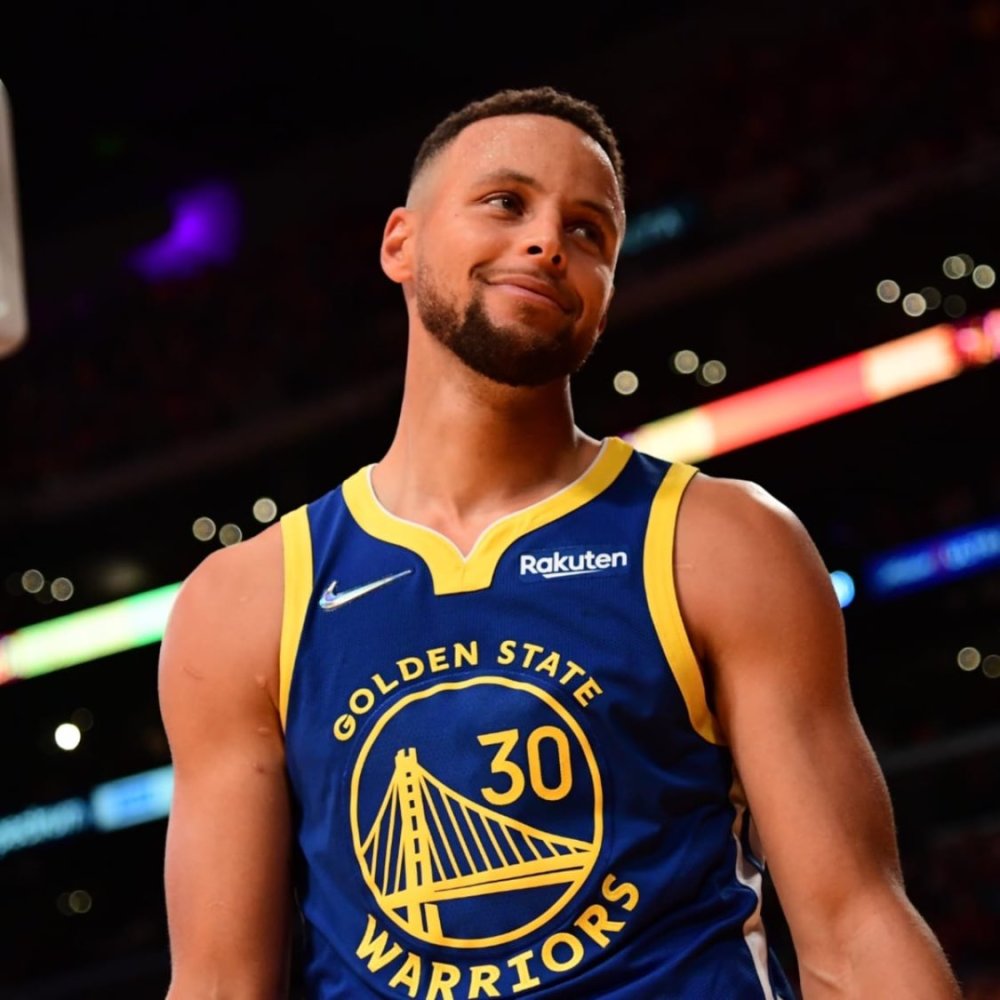 祖巴茨扣篮，激情四溢的空（祖巴茨暴扣，瞬间点燃全场）