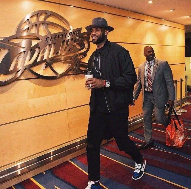 保罗重回火箭？美媒晒休城1号位4大交易候选：朱霍勒迪成最佳选择（保罗或回归火箭？美媒盘点休城一号位四大交易目标：朱霍勒迪被视为最佳人选）