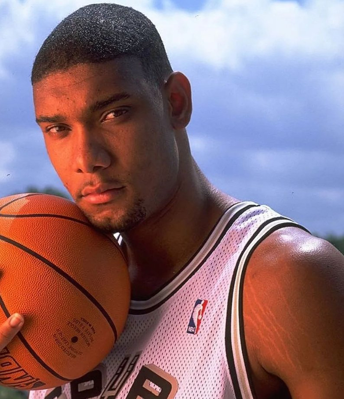 送出助攻，拉菲尼亚当选巴萨vs阿拉维斯全场最佳球员（凭借助攻，拉菲尼亚荣膺巴萨战阿拉维斯全场最佳）