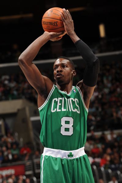 荣耀加身！大连可为夺季军直通中乙，教练球员揽获多个奖项（载誉而归！大连可为摘得季军直升中乙，教练与球员收获多项殊荣）