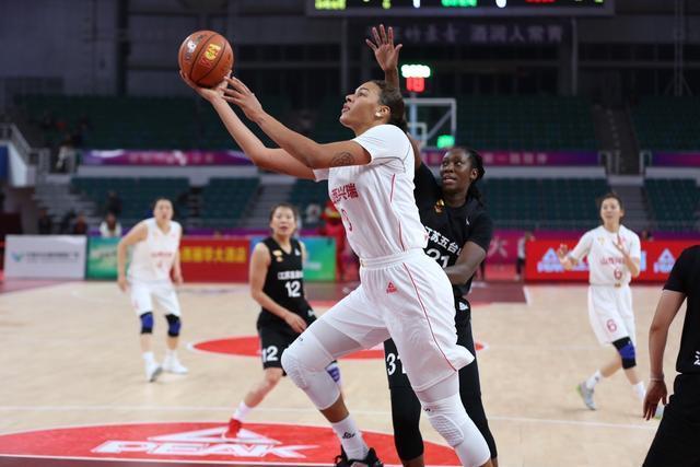 奥尔莫庆祝胜利：非常重要的三分！国家队比赛日后见（奥尔莫欢庆告捷：拿下关键三分，国家队比赛日后再会）