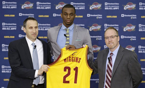 阿斯：贝林在皇马和英格兰同时陷入困境，他难以融入战术体系（阿斯：贝林在皇马与英格兰双线受挫，战术适配成难题）