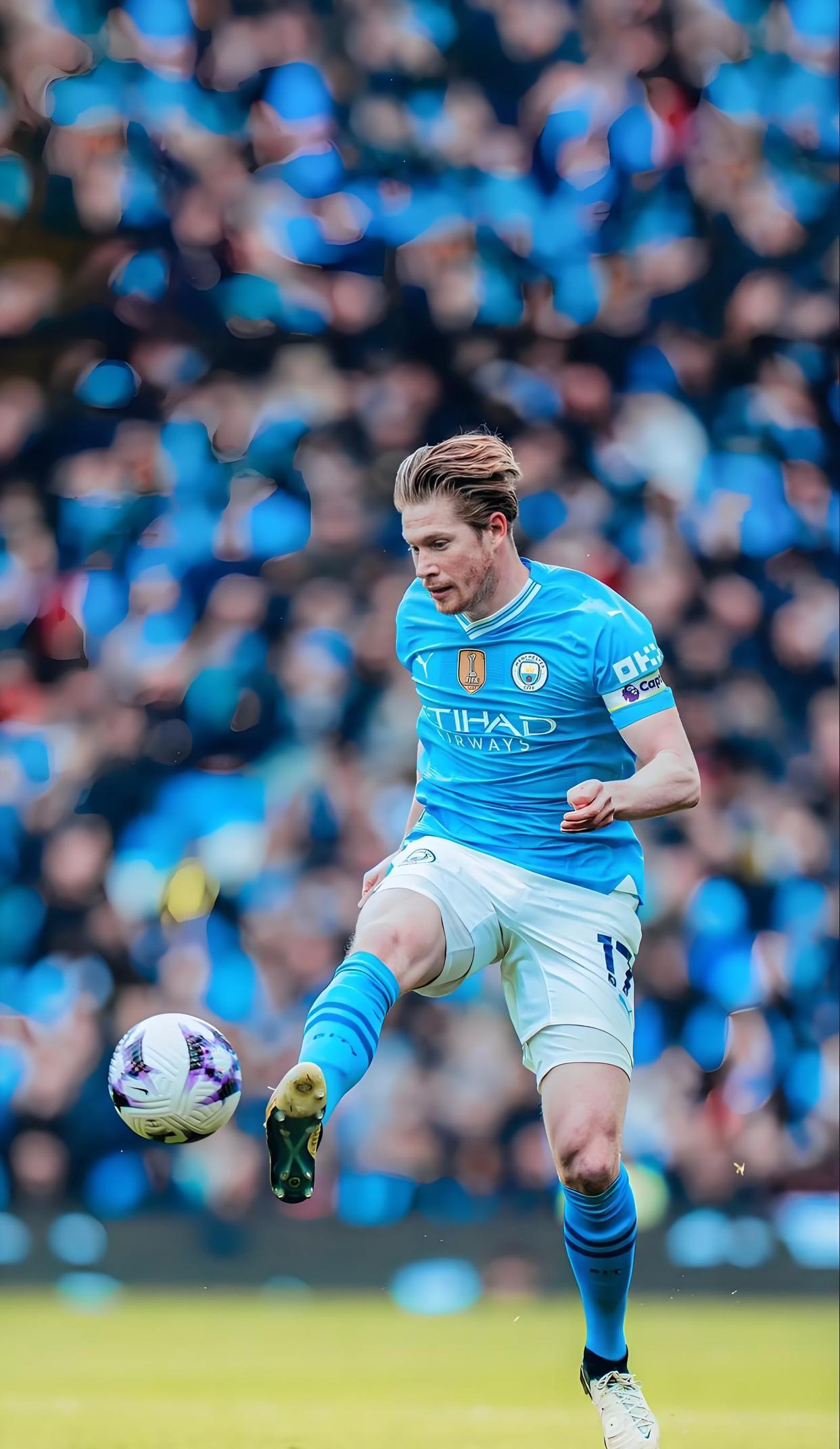 天下无敌！约基奇底角三分穿心入网 随后虚晃抛投一打二打进（无人可挡！约基奇底角三分精准入网 接着虚晃抛投一挑二再取分）