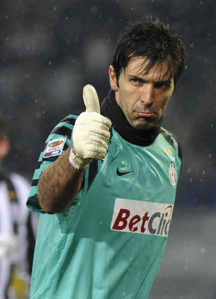 民主刚果疑似禁区手球，但因VAR设备故障，裁判未判给贝宁点球（VAR故障致争议：民主刚果禁区疑手球未判，贝宁无缘点球）