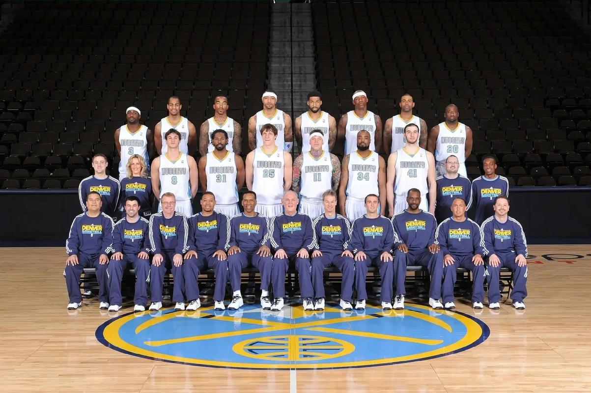 意媒：德佬对孔蒂依然保持完全信任，双方将召开会议分析现状（意媒：德佬仍对孔蒂充分信任，双方将会面评估现状）