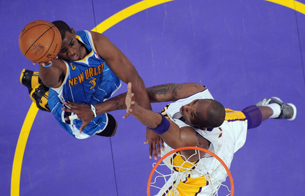 NBA半场：文班亚马14分，马刺客场68-44大比分领先老鹰（NBA半场战报：文班亚马砍下14分，马刺客场以68-44大幅领先老鹰）