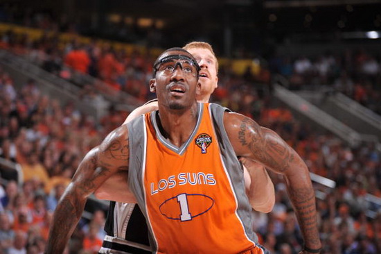 蒙克半场数据惨淡，仅得2分2助攻（蒙克半场表现低迷，仅有2分2助攻）