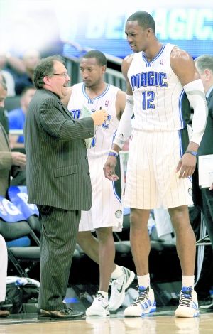 德转列英格兰球员身价TOP10：贝林厄姆1.6亿欧第1，埃泽上榜（德转公布英格兰球员身价前十榜：贝林厄姆以1.6亿欧居首，埃泽入选）