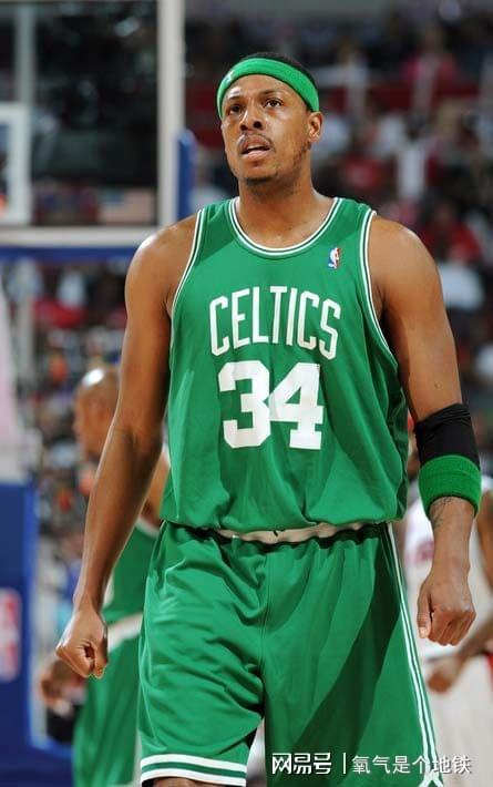 马威半场发挥出色，助力球队进攻端（马威半场表现亮眼，带动球队进攻）